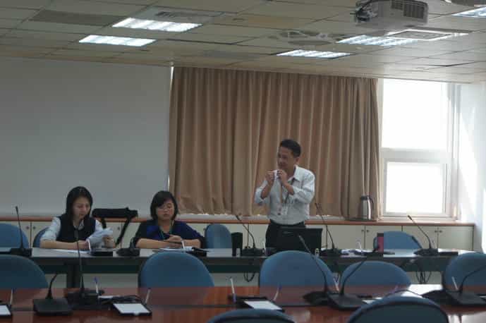 臺南市政府廉政志工配合辦理「臺南市政府106年度各目的事業主管機關推展志願服務績效評鑑」本府預防科科長何盛輝就 105年志工成果分政策面、管理面、法律面、績效面進行解說