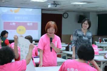 臺南市政府政風處舉辦廉政志(義)工107年專業教育訓練 ，活動圓滿結束。腦力激盪的方式，讓志工以小組討論自由創作後做發表分享