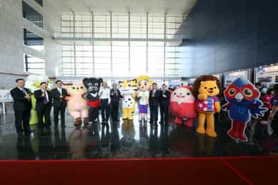 「中彰投苗區域治理廉政深耕三年有成薪傳廉展」暨「大中部地區廉政志工道路工程與路平查察技巧系列活動」長官與各縣市吉祥物合照