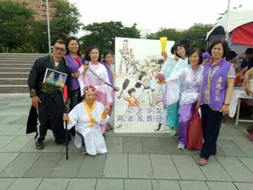 高雄市政府政風處廉政志工-「廉政逗陣衝，租稅馬ㄟ通」演出廉政話劇及設攤宣導志工演出廉政話劇及協助設攤宣導