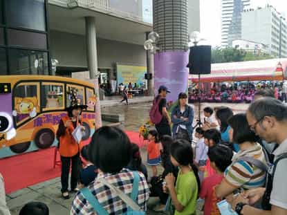 臺中市政府政風處辦理「廉政魔法學園」-廉潔教育校園宣導專車系列活動志工媽媽說故事(上午場次)