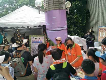 臺中市政府政風處辦理「廉政魔法學園」-廉潔教育校園宣導專車系列活動志工支援台、客說廉政攤位