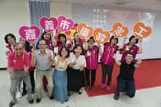 相隔4年再相聚  雲嘉廉政志工齊步走！嘉義市廉政志工與長官合影。