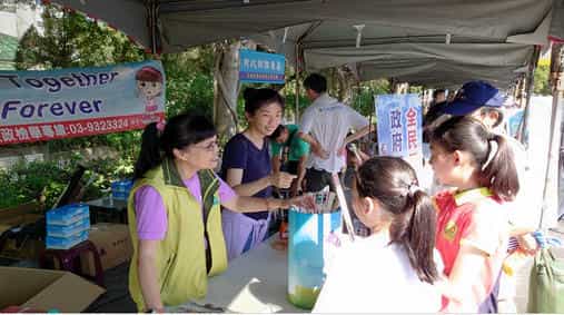 廉政志工協助辦理宜蘭縣政府財政稅務局「2020慶祝稅務節騎待有你-單車漫遊」宣導活動與現場民眾互動熱絡