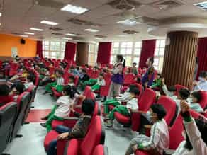 臺北市政府政風處廉政志工協助辦理110年度廉潔教育宣導活動廉政志工於辛亥國小進行誠信教育有獎徵答