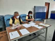 新竹縣政府政風處廉政志工協助辦理橫山鄉公所「廉政防貪指引座談會」宣導活動廉政志工協助簽到