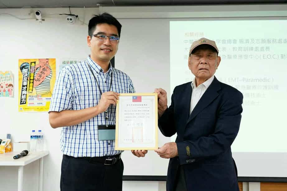 臺北市政府廉政志工隊專業訓練暨111年度優良長青志願服務松青獎表揚活動松青獎頒獎(袁世義)