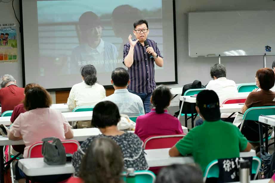 臺北市政府廉政志工隊專業訓練暨111年度優良長青志願服務松青獎表揚活動「優質互動的精準表達力─志工驛站宣導」課程