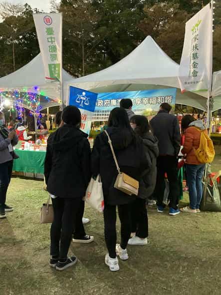 「2022中臺灣元宵燈會」社會參與中臺灣元宵燈會辦理社會參與「廉政宣導」活動，志工協助宣導
