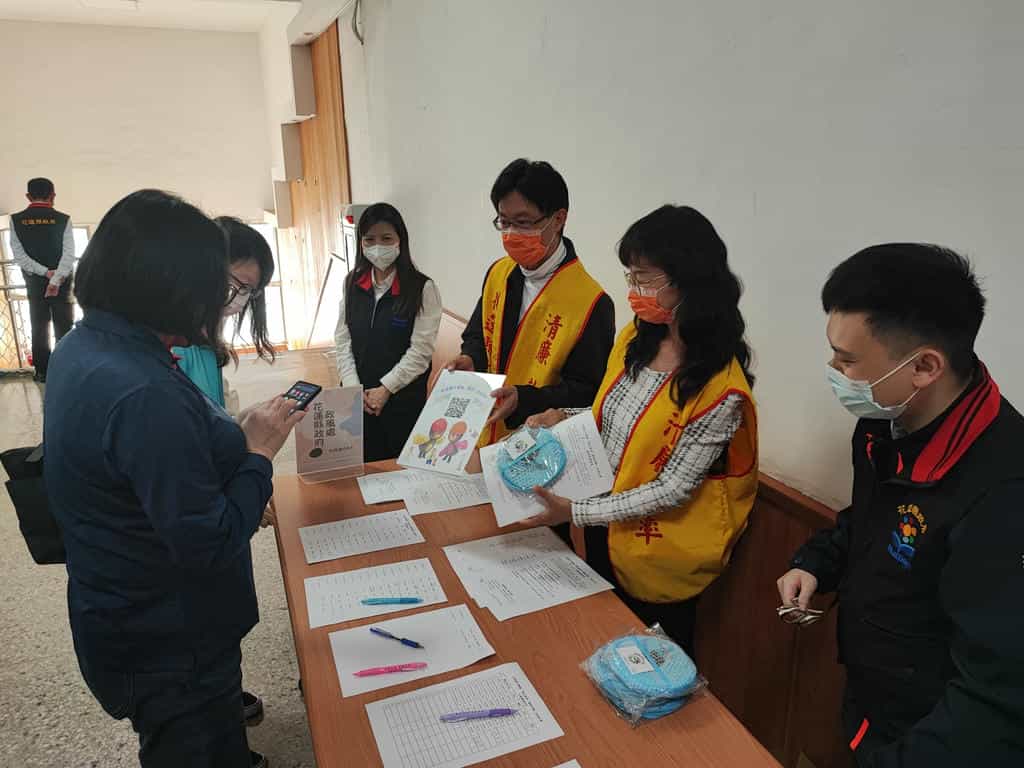 花蓮縣政府政風處「千里巡迴．廉能採購」宣導服務不停歇花蓮縣13鄉鎮市「陽光透明•廉能採購」巡迴宣導第四場次(花蓮市公所)簽到服務