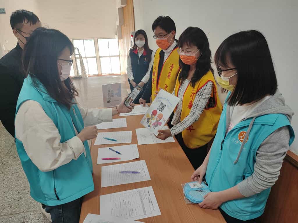 花蓮縣政府政風處「千里巡迴．廉能採購」宣導服務不停歇花蓮縣13鄉鎮市「陽光透明•廉能採購」巡迴宣導第四場次(花蓮市公所)簽到服務