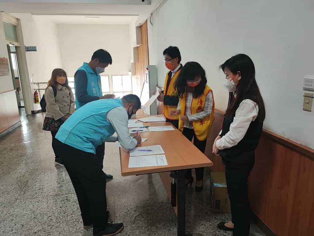 花蓮縣政府政風處「千里巡迴．廉能採購」宣導服務不停歇花蓮縣13鄉鎮市「陽光透明•廉能採購」巡迴宣導第四場次(花蓮市公所)簽到服務