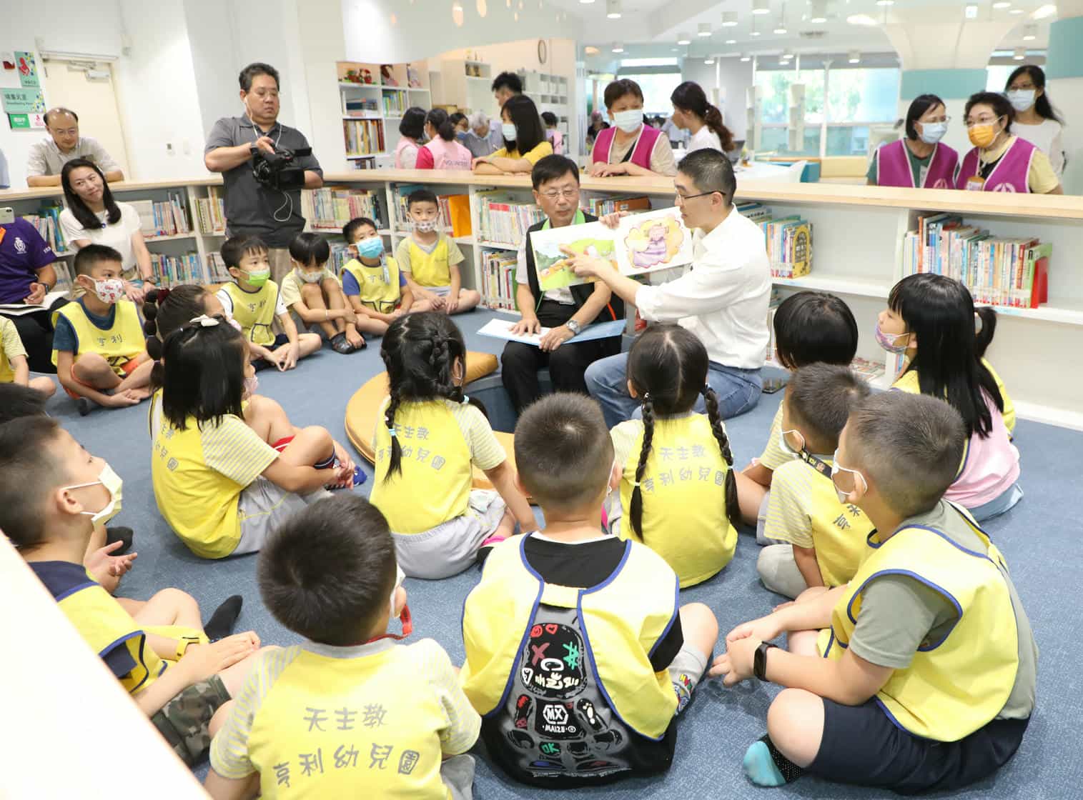 「不管幾歲，誠實萬歲～童樂廉線Let′s Play!」廉政圖書展「不管幾歲，誠實萬歲～童樂廉線Let′s Play!」廉政圖書展市長說故事