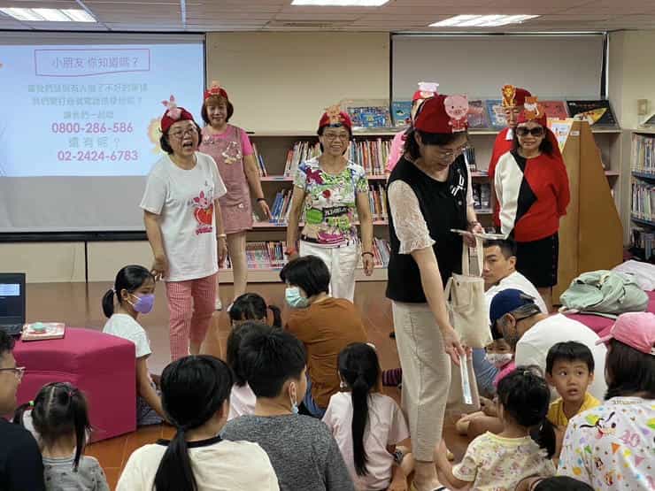「不管幾歲，誠實萬歲～童樂廉線Let′s Play!」廉政圖書展「不管幾歲，誠實萬歲～童樂廉線Let′s Play!」廉政圖書展志工說故事
