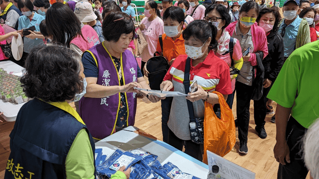 澎湖縣馬公市活力社區活動 政風室偕同廉政志工與全民廉手反貪腐