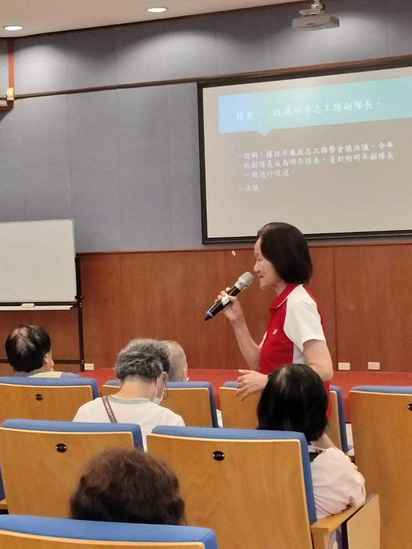 共學共好 新竹市政府舉辦廉政志工專業訓練暨聯繫會議 強化志工專業職能新竹市廉政志工隊隊長發言