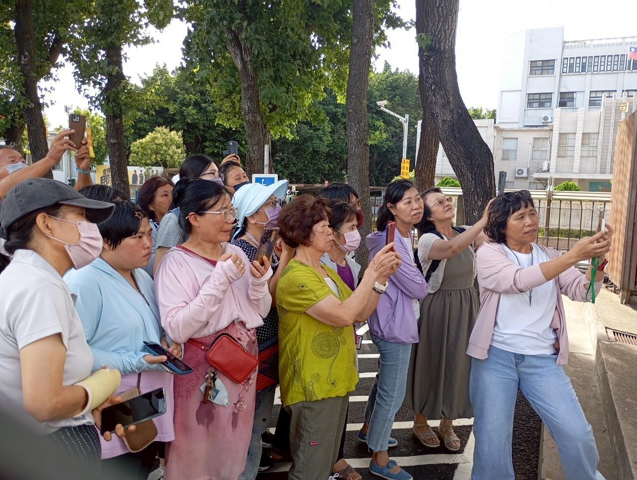 金門縣政府廉政志工特殊訓練課程圓滿落幕6月28日手機攝影拍照教學上課情形