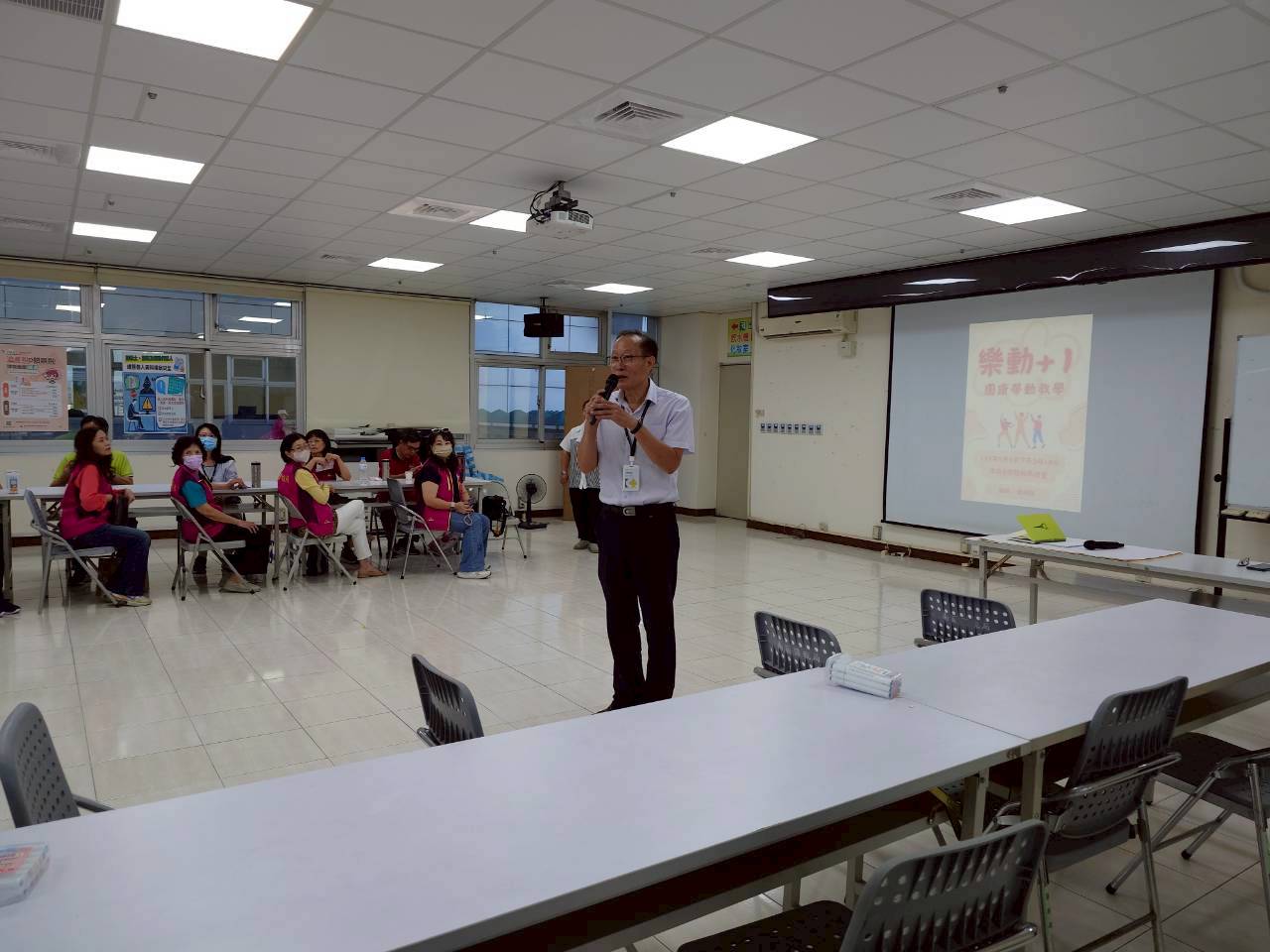 嘉市志工教育訓練登場　學習團康提升帶領力政風處長致詞