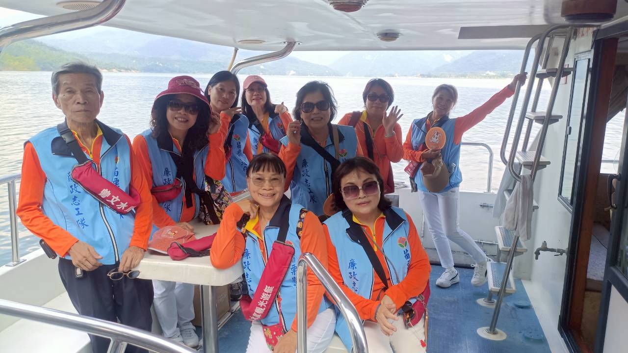 從水資源管理到環境透明——苗廉志工專業訓練交流實紀志工參訪曾文水庫風光。