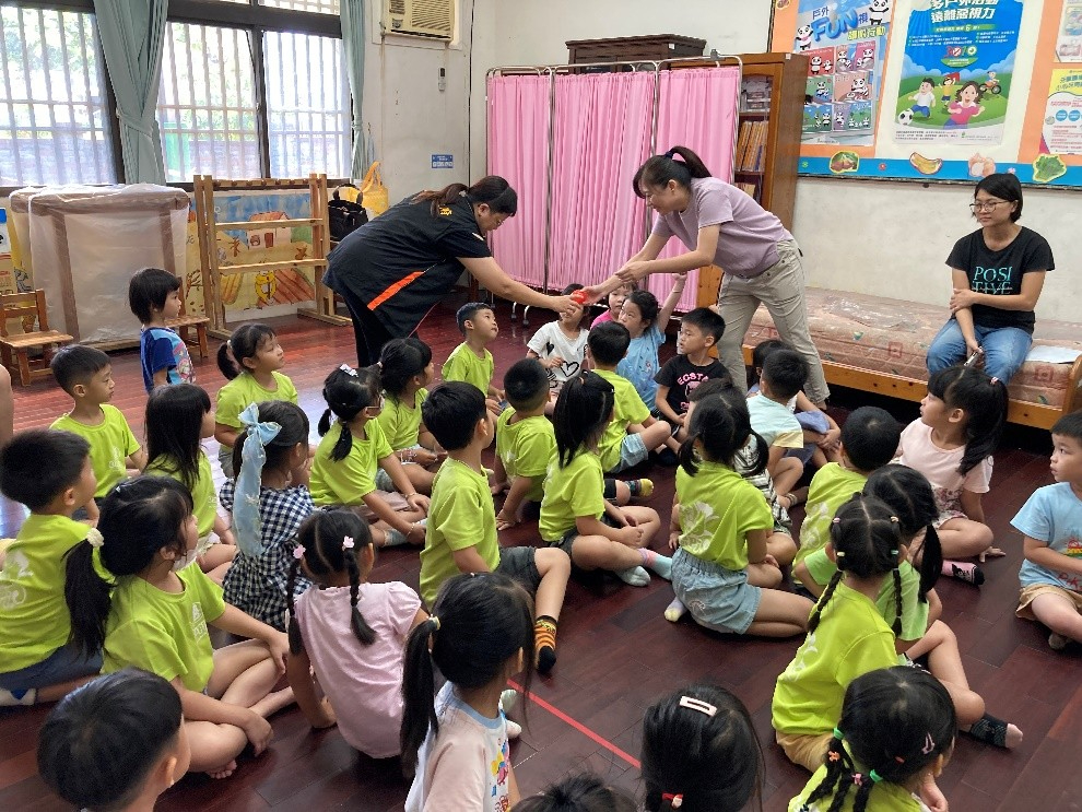 雲林縣政府廉政志工協助114年『廉雲攜手 潔能永續』再生能源校園宣導廉政志工協助宣導情形