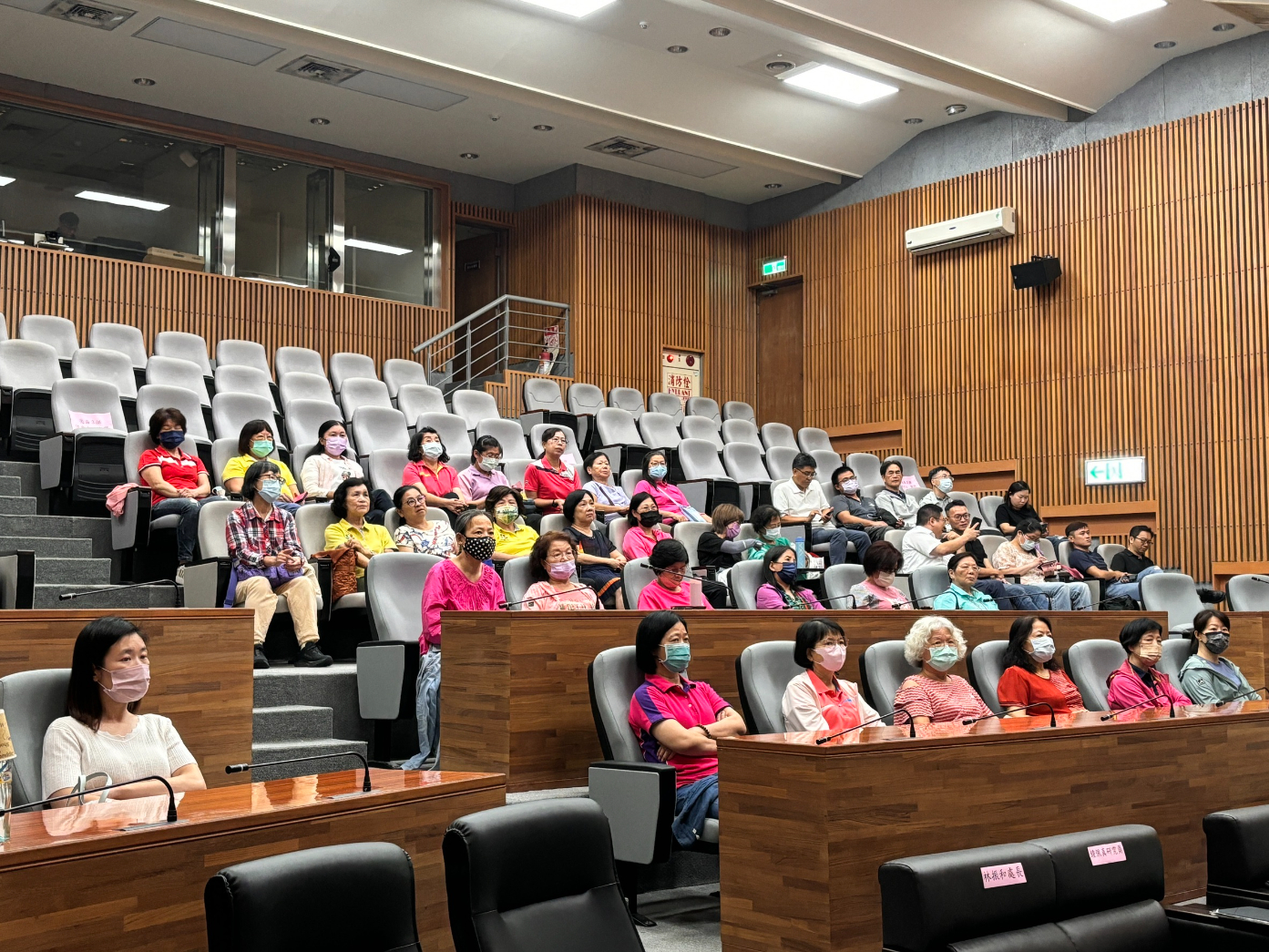 「陽光透明、永續綠能」南投縣府攜手志工啟動採購廉政平臺志工皆熱烈參與課程討論