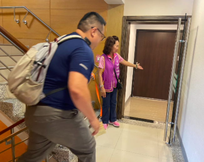 強化道安廉能治理　桃園市政府廉政志工培訓深化專業視野廉政志工協助引導貴賓入場方向