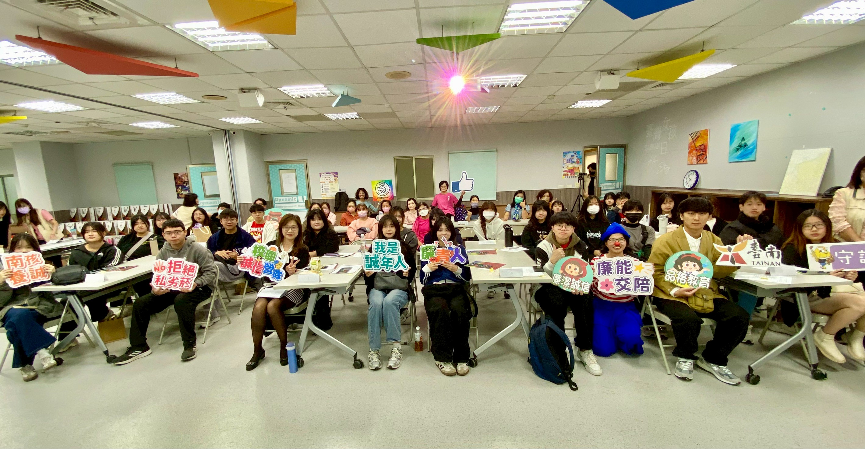 臺南市政府志工說故事能力養成培訓-為校園廉政教育注入新力量講師、志工、大學生大合照