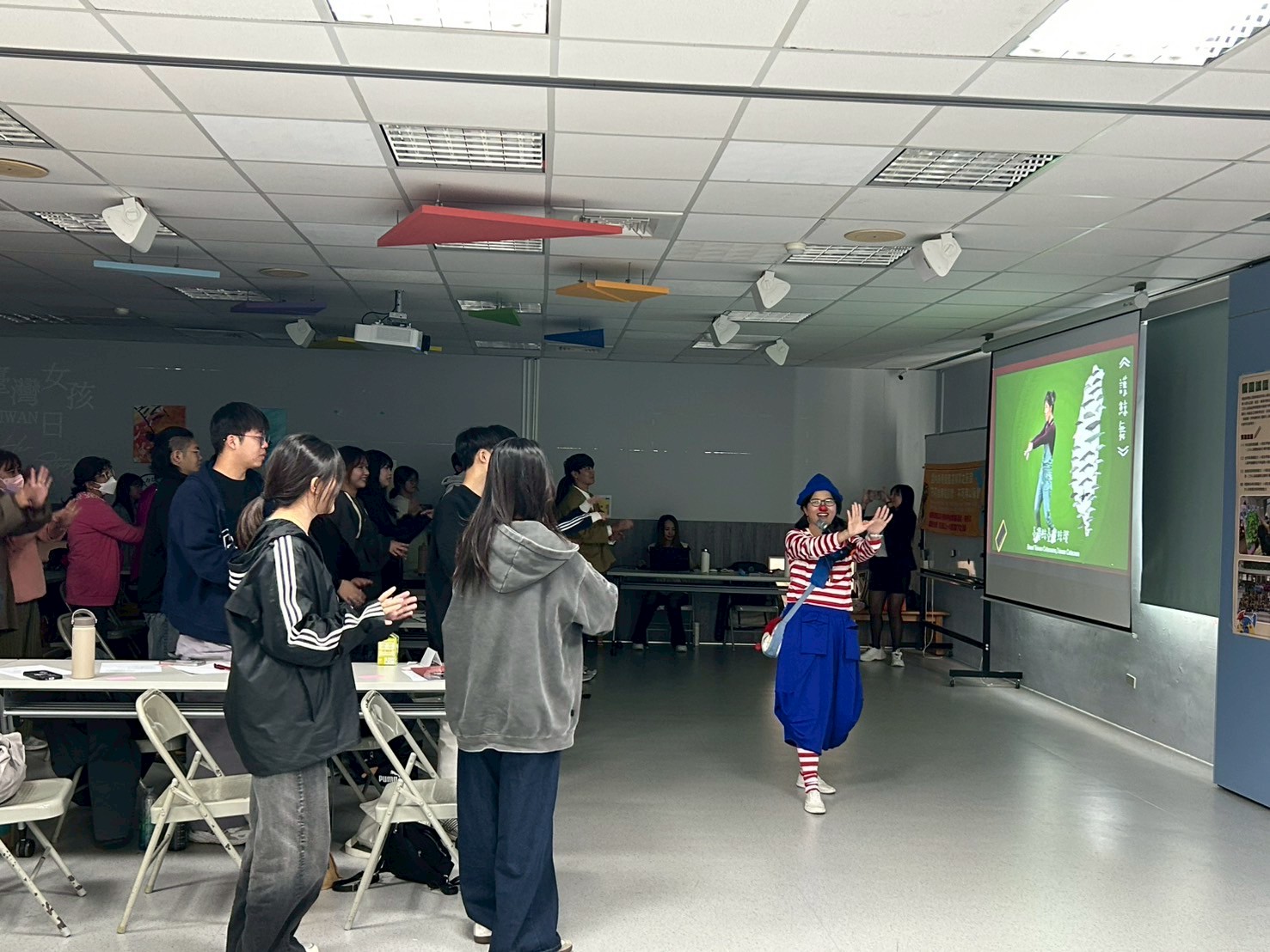 臺南市政府志工說故事能力養成培訓-為校園廉政教育注入新力量講師帶動臺灣鯨讚舞蹈