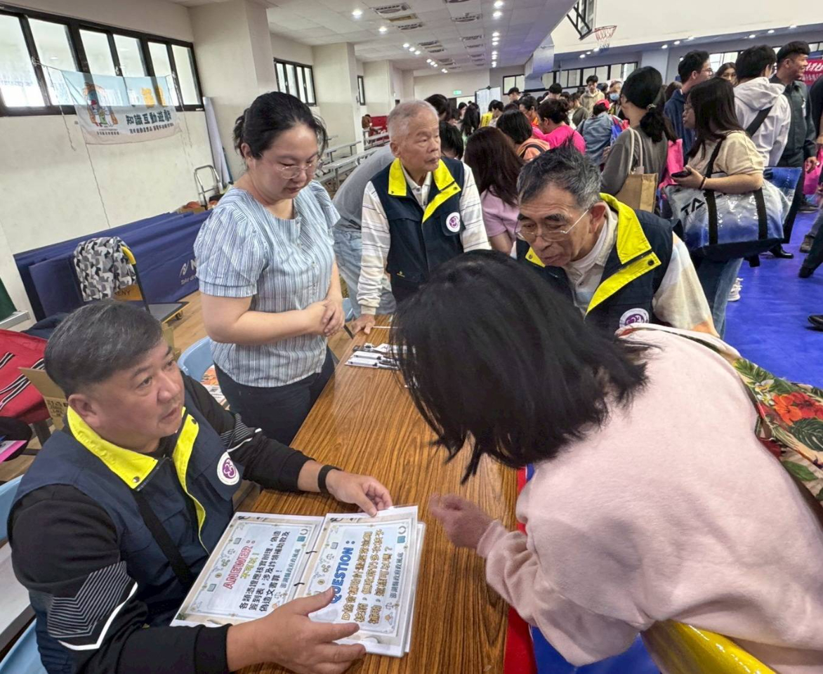 「校園廉政有獎徵答」寓教於樂 澎湖縣政府政風處攜手廉政志工前進澎科大校慶 廉政志工以輕鬆有趣的互動問答方式，讓廉潔價值悄然扎根