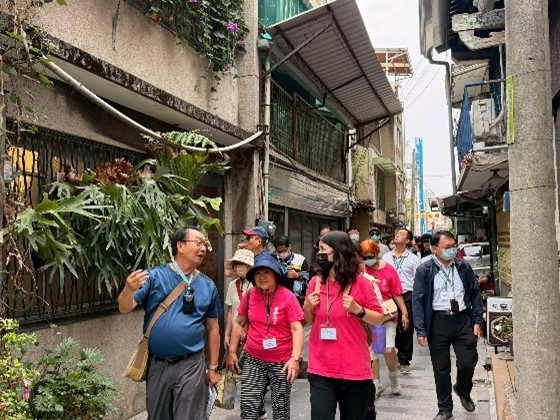 臺南廉政志工引領走讀五條港　傳承清廉之路講師、廉政志工、公務員一同走讀臺南市水仙宮附近巷弄