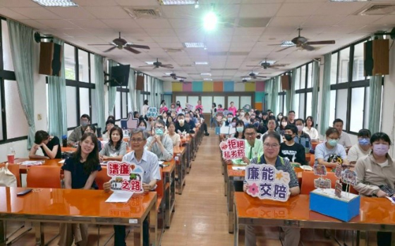臺南廉政志工引領走讀五條港　傳承清廉之路政風處張處長與廉政志工、公務員大合照