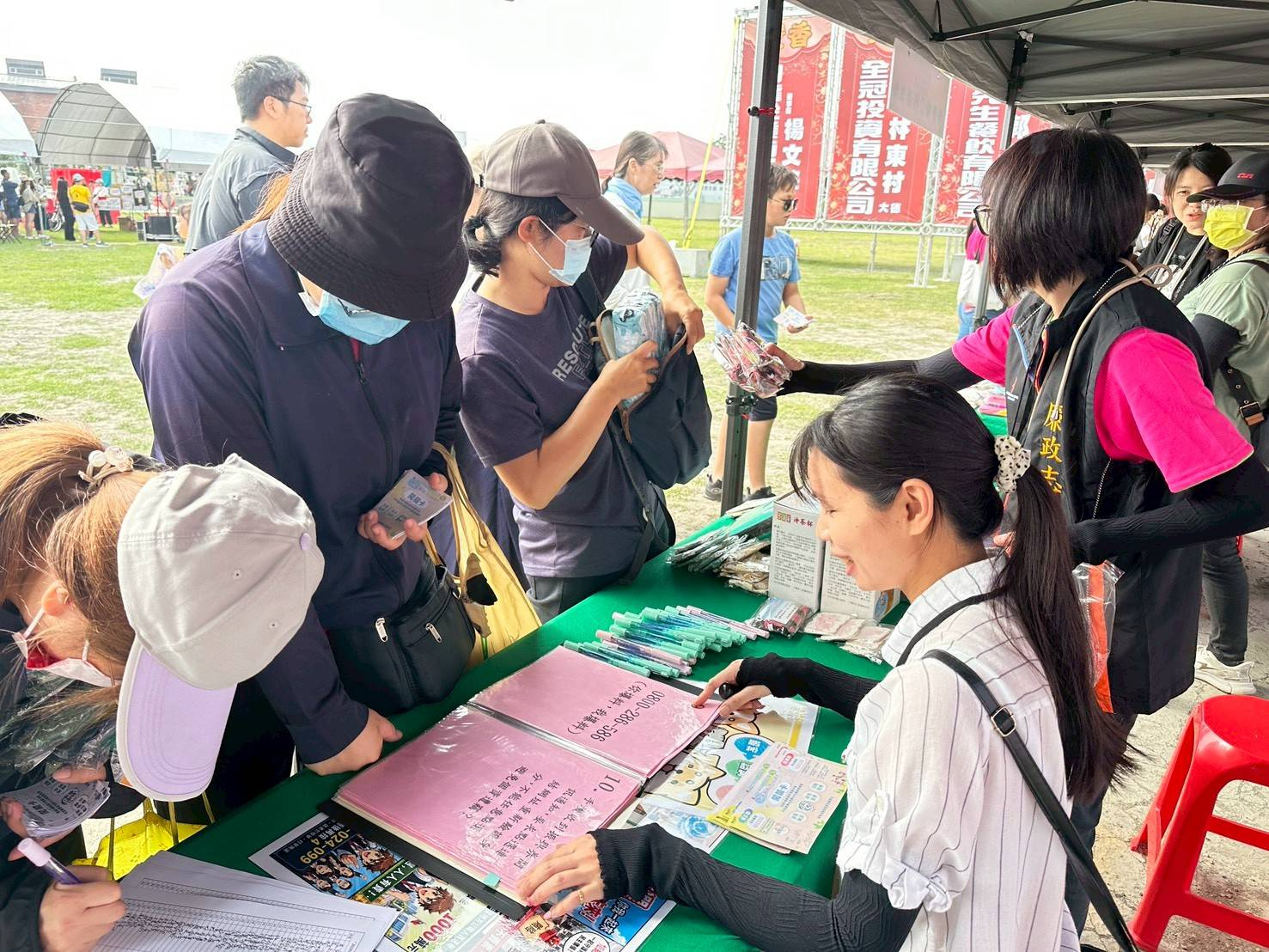 雲林縣政風處攜手廉政志工辦理「2026雲林健康嘉年華」-「燃廉反貪*麥向清廉」宣導活動宣導情形