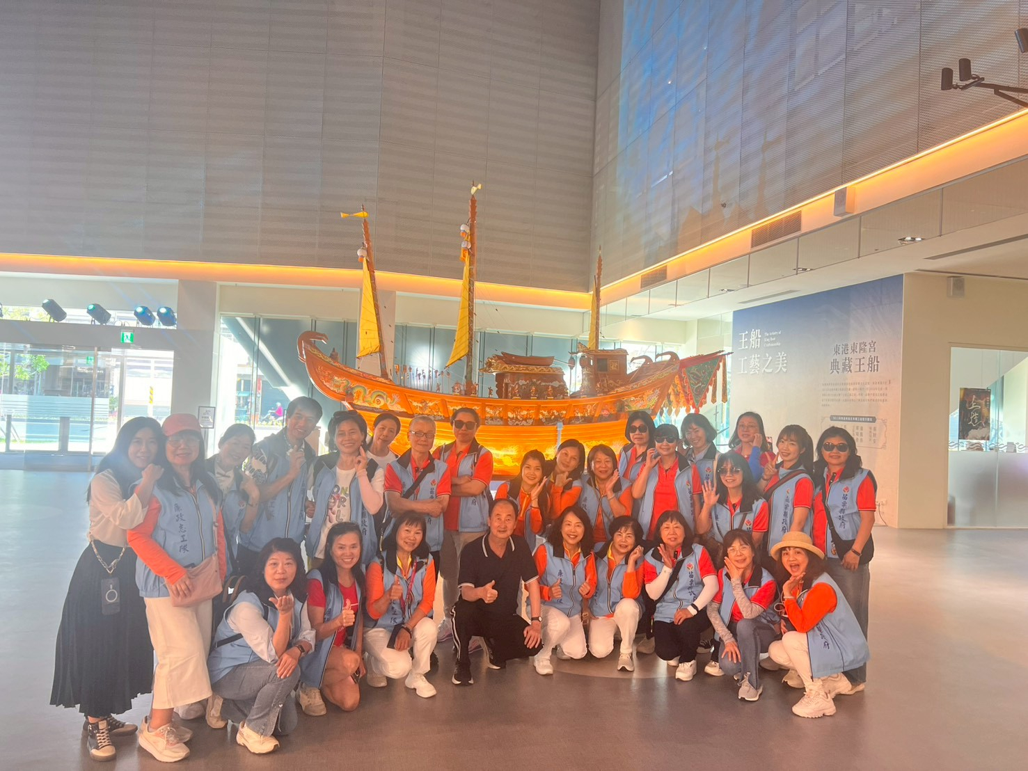 帶著滿滿收穫回苗栗！115年廉政志工屏東大會師：校園宣導實務與王船工藝深度體驗合影留念。