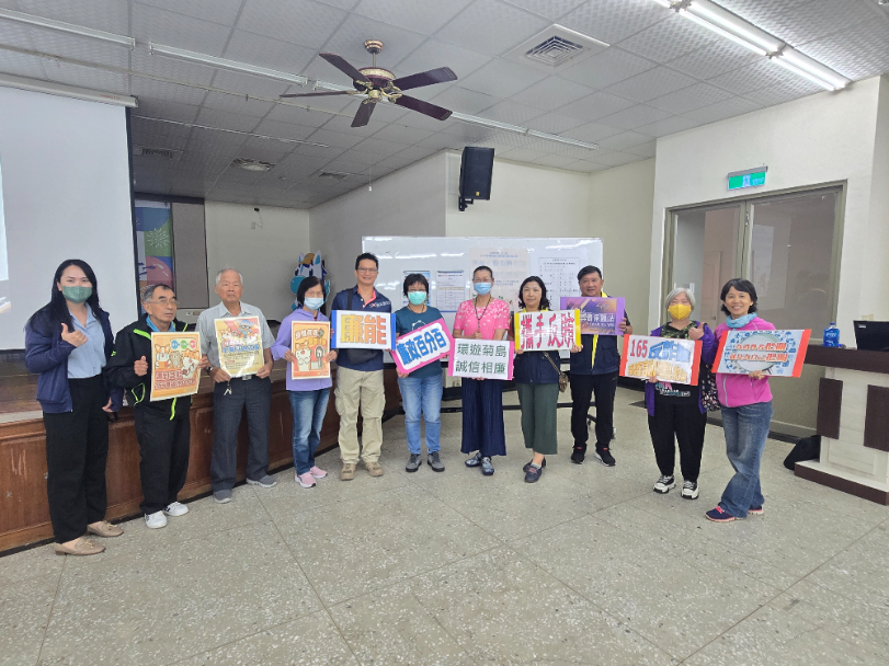 澎湖縣政府政風處攜手馬公市公所鼓勵志工深耕消防與廉政，共築優質防護網講師吳政男分隊長與廉政志工合影