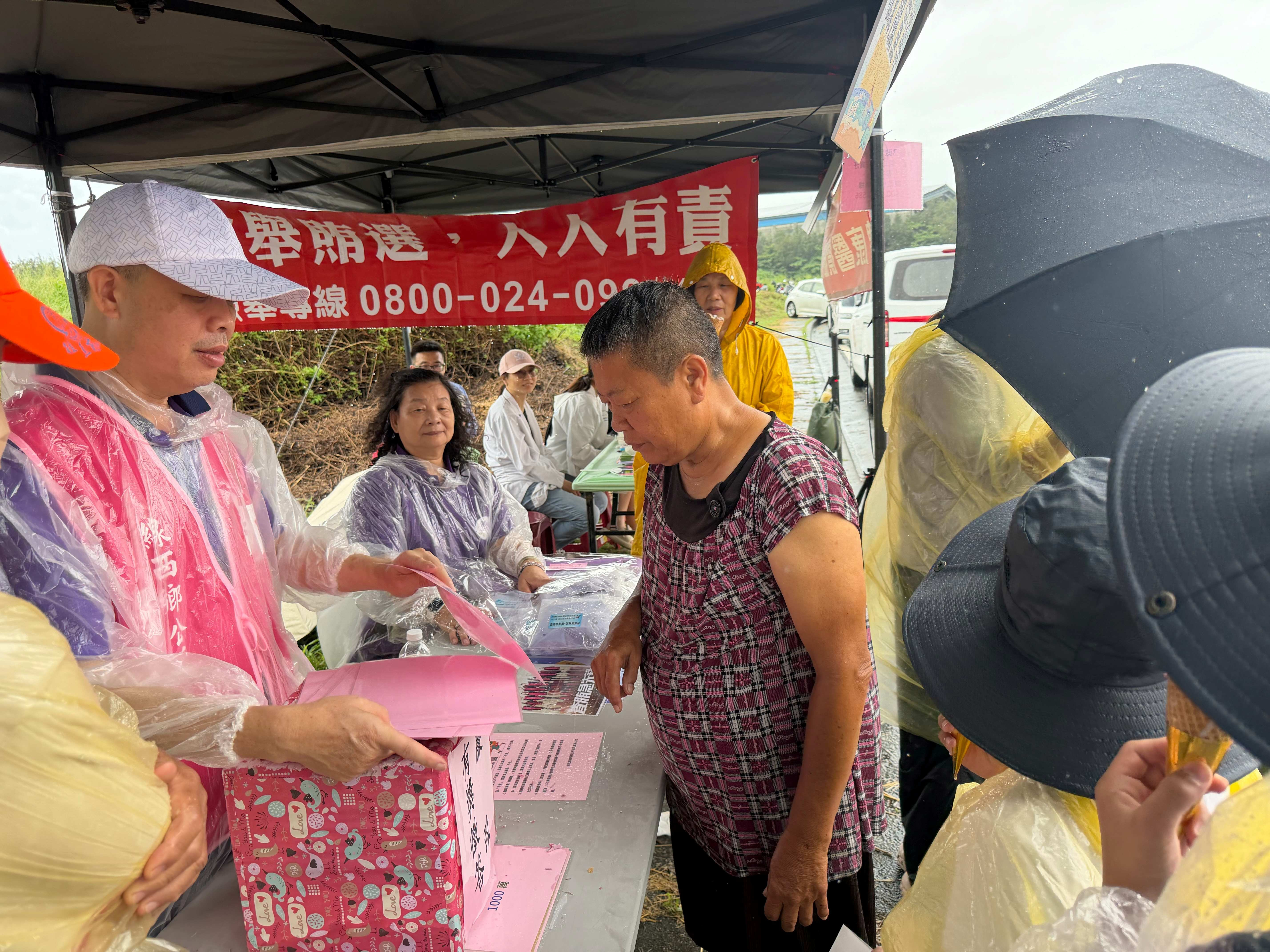 彰化縣線西鄉獨木舟嘉年華活動結合廉政宣導民眾參與廉政宣導有獎徵答活動風雨無阻