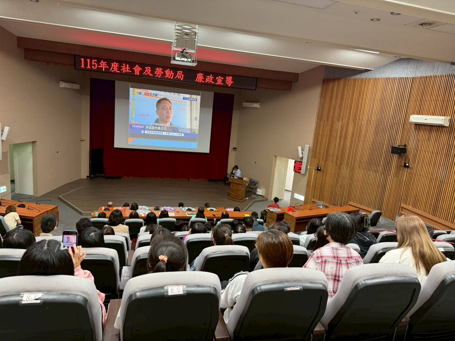 綠能與廉能同行 南投廉政志工共學圖利與便民區辨志工參與授課情形