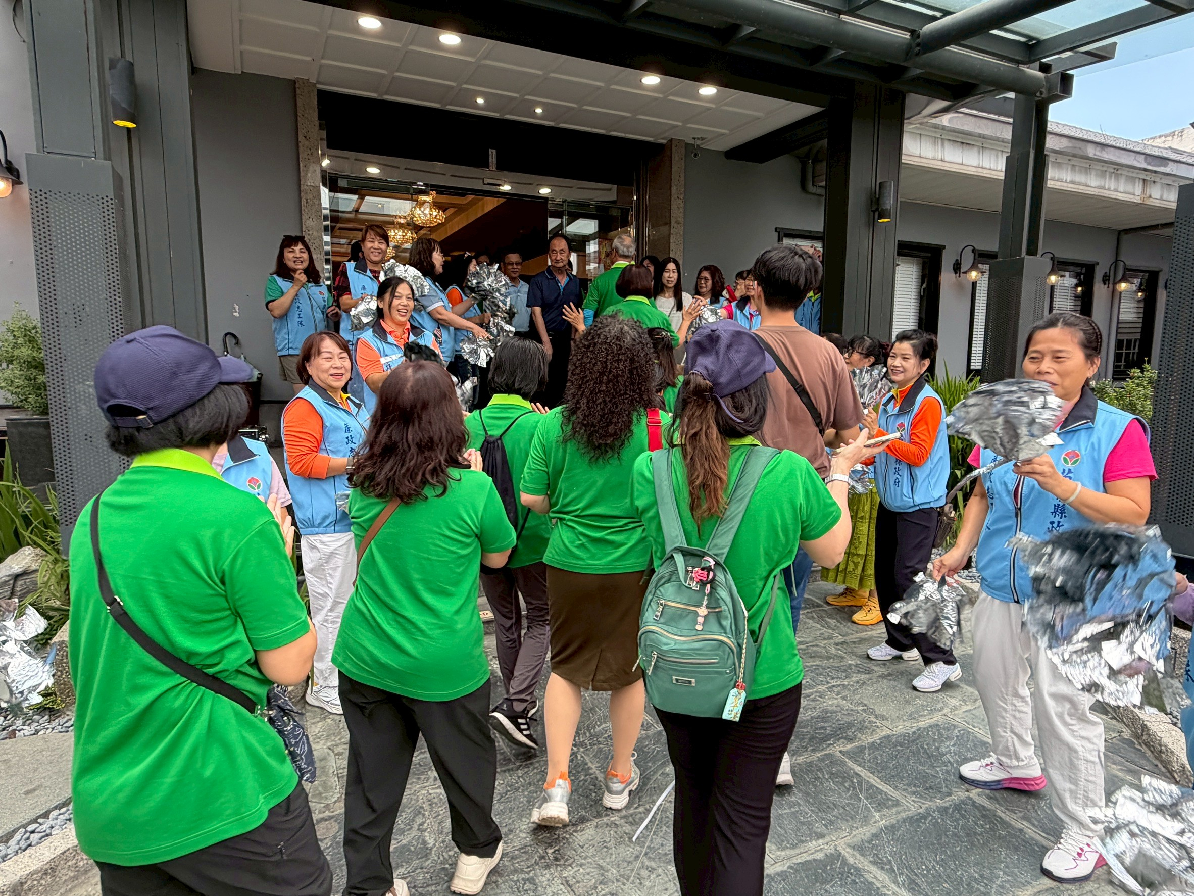 「廉」手跨域、「志」在同行：苗栗與嘉義廉政志工共創廉潔新風景苗廉志工列隊歡迎。
